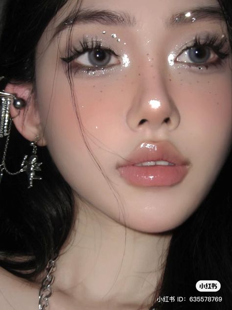 White Eyeshadow, Prom Inspo, Oh My Goddess, Smokey Eye Makeup Tutorial, Ethereal Makeup, Glamorous Makeup, Makeup Guide, Stunning Makeup, Makeup Hacks