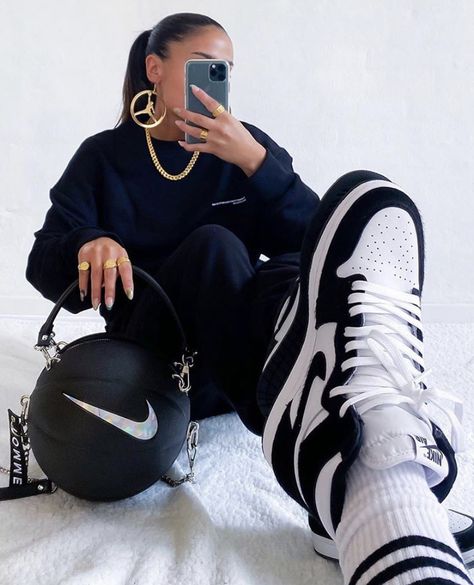 Jordan 1 Outfit, Cheap Jordan Shoes, Looks Country, Jordan Outfits, Streetwear Fashion Women, Sneakers Outfit, Jordan 1 Retro High, Jordan 1 Retro, Swag Outfits