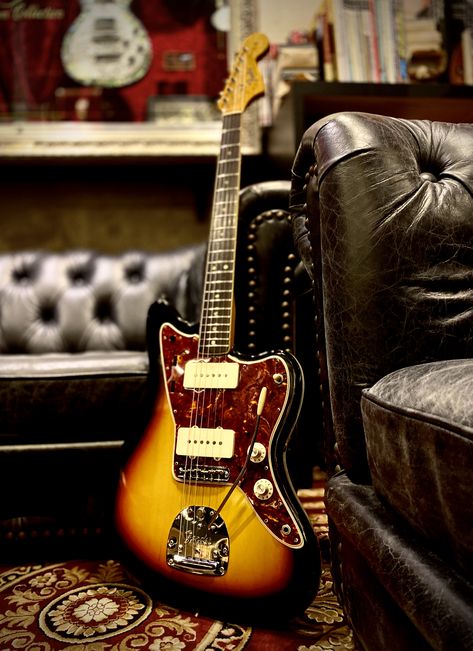 Fender Jazzmaster Vintage, Fender Guitars Telecaster, Guitar Smash, Jazzmaster Guitar, Vintage Guitar Amps, Fender Jazzmaster, Learn Guitar Chords, Fender Jazz, Guitar Rig