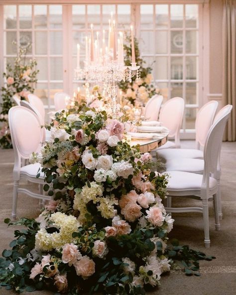 Floral Decoration Ideas, Sweetheart Table Garland, Long Table Centerpieces, Victorian Elegance, Greenery Centerpiece, Table Garland, Elegance Wedding, Event Bar, Intimate Dinner