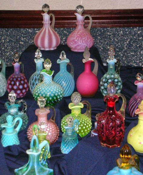 The Antiquer's Field Guide: The Fenton Art Glass Company Fenton Glassware Vintage, Hobnail Glassware, Crystal Glassware Antiques, Living Room Decoration Ideas, Vintage Glassware Antiques, Glassware Vintage, Room Decoration Ideas, Fenton Glassware, Painting Glassware