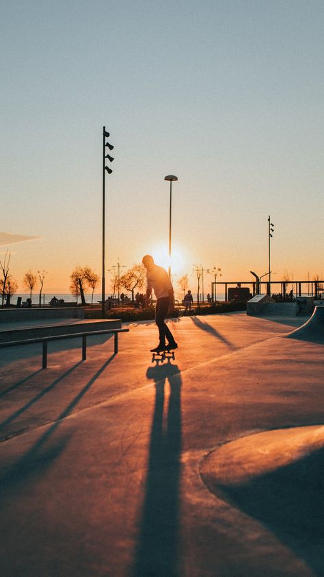 Skateboard Images, Skate Bord, Skateboarding Aesthetic, Skateboard Photos, Skateboard Pictures, Skateboard Park, Skateboard Aesthetic, Skate Photos, Skateboard Photography