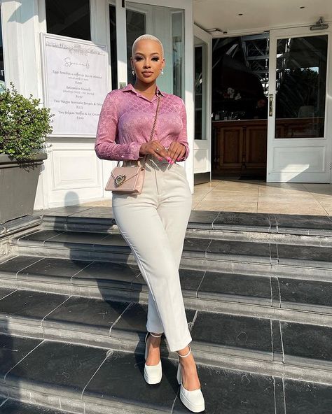 Mihlali Ndamase (@mihlalii_n) • Instagram photos and videos Mihali Ndamase, Short Evening Dresses Classy, Ladies In Suits, Mihlali Ndamase, Chill At Home, Trouser Shorts, Beyonce Style, Friday Outfit, Business Casual Outfits For Work