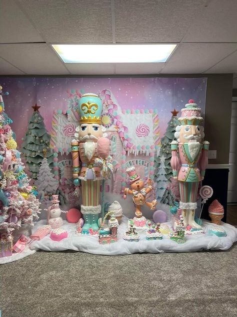 Nutcrackers Display, Sugarplum Christmas, Hobby Lobby Crafts, Pink Christmas Decorations, Shabby Chic Christmas, Crafts Home, Pretty Christmas, Christmas Fairy, Decorating With Christmas Lights