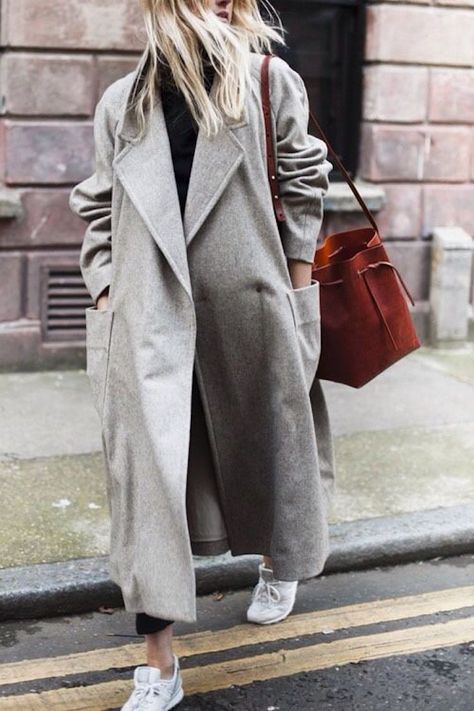 Winter Coat Dress, Grey Coat, Looks Street Style, Oversized Coat, Winter Trends, Fashion Weeks, Mode Inspo, Looks Chic, Inspiration Mode