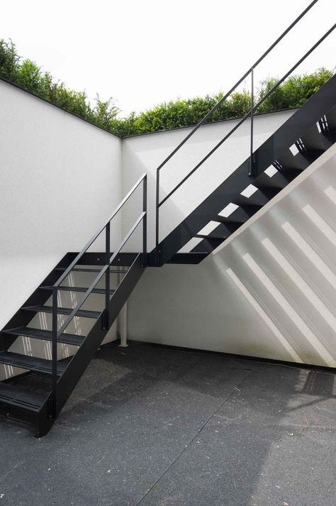 Exterior Stairs Design, Outside Stairs Design, Spiral Staircase Outdoor, Steel Stairs Design, Outside Stairs, Staircase Outdoor, External Staircase, Staircase Design Modern, Staircase Railing Design