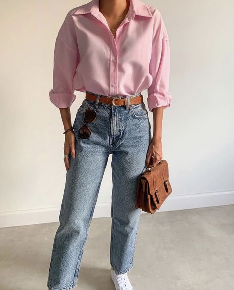 Pink Shirt Outfit, Pull Rose, Europe Outfits, Casual Preppy Outfits, Casual Chic Outfit, Outfit Style, Work Attire, Pink Shirt, Preppy Outfits