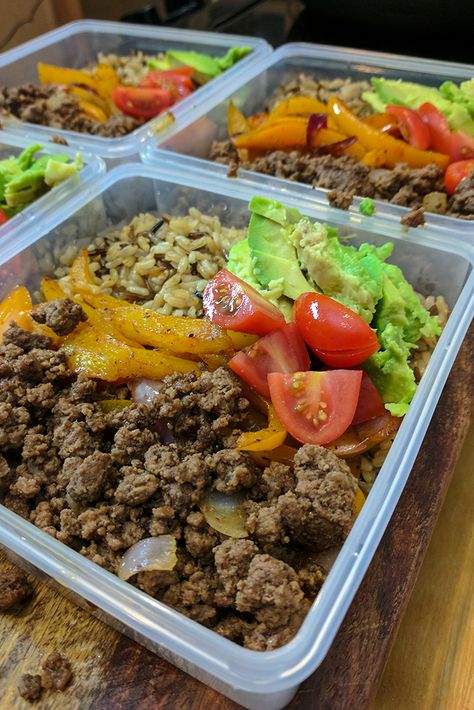 Ground Beef Fajita Bowl Lean Ground Beef Recipe, Milk Nutrition, Healthy Lunch Meal Prep, Easy Healthy Meal Prep, Dinner With Ground Beef, Prepped Lunches, Meal Prep Bowls, Lunch Meal Prep, Lunch Snacks