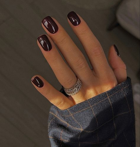 Nails, manicure, nails design Autumn Nails 2024 Burgundy, Brown Burgundy Nails, Mahogany Nails, Cherry Wine Nails, Fall Nude Nails, Red Nail Varnish, Shellac Nails Fall, Deep Red Nails, New Nail Trends