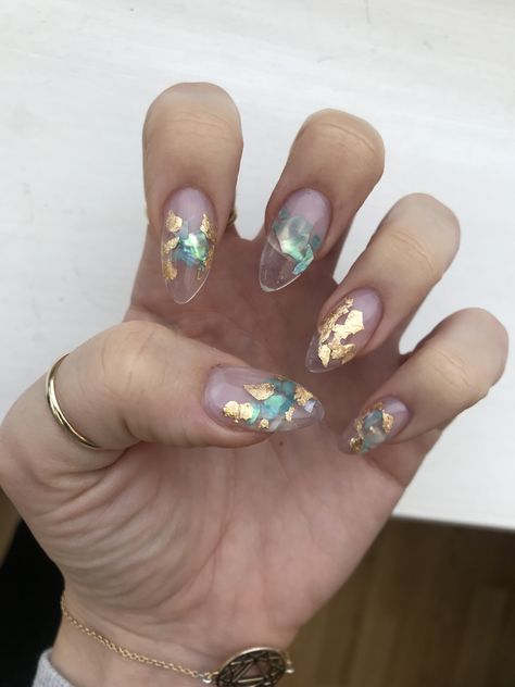 Encapsulated Wedding Nails, Encapsulated Shell Nails, Nail Encapsulation, Nail Foil Designs Ideas, Foil Nail Designs, Shell Nails, Nail Conditions, Encapsulated Nails, Nail Foil