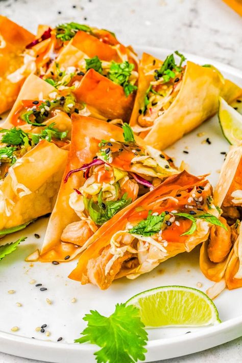 Copycat Applebee's Chicken Wonton Tacos — Crispy, crunchy wonton wrappers are filled with succulent teriyaki chicken and topped with sesame ginger coleslaw to create the best ever chicken wonton tacos! This is a homemade version of Applebee's wonton tacos, but fresher and tastier. If you love Asian-fusion recipes, you’re going to love these tacos! Chicken Wonton Tacos, Best Ever Chicken, Chicken Asian, Wonton Tacos, Asian Fusion Recipes, Chicken Wontons, Fusion Recipes, Crab Stuffed, Taco Fillings