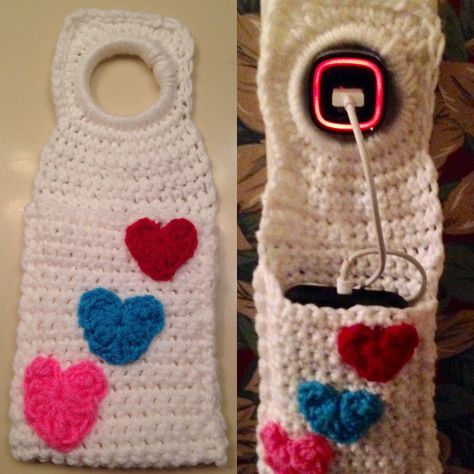 Crochet Cell phone, I-Phone/I-Pod Charger Bag, Holder -- Free Pattern!!! Valentine's Day gift...    -- The Perfect Stitch...: Crochet I-phone/I-pod.  Great storage bag for your electronic device while it's charging!!!  -- Hearts Bag... Crochet Phone Cover, Pochette Portable, Nightstand Table, Crochet Phone Cases, Crochet Mobile, Crochet Hack, Easy Crochet Projects, Crochet Hook Set, Cell Phone Bag