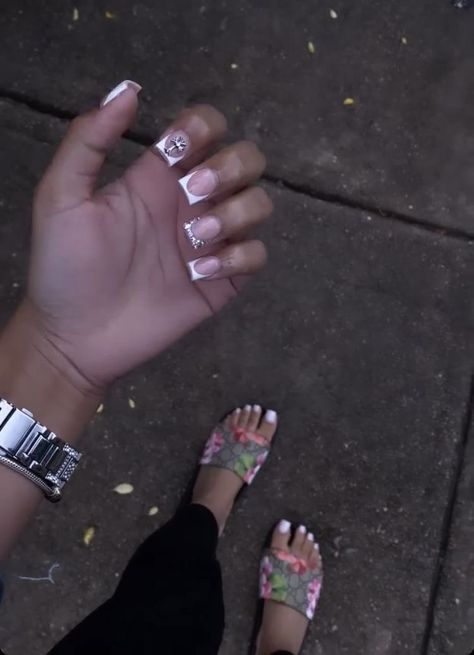 Short French Tip Acrylic Nails With Cross, Full Set Nails Acrylic Short Square, Short Set Design Nails, Baddie French Tip Nails Short, Short Extra Nail Designs, Nails With Ur Bf Initials, Klaws Nails Acrylic Short, Short Nails With Planet Charm, Medium Length Nails Black Women