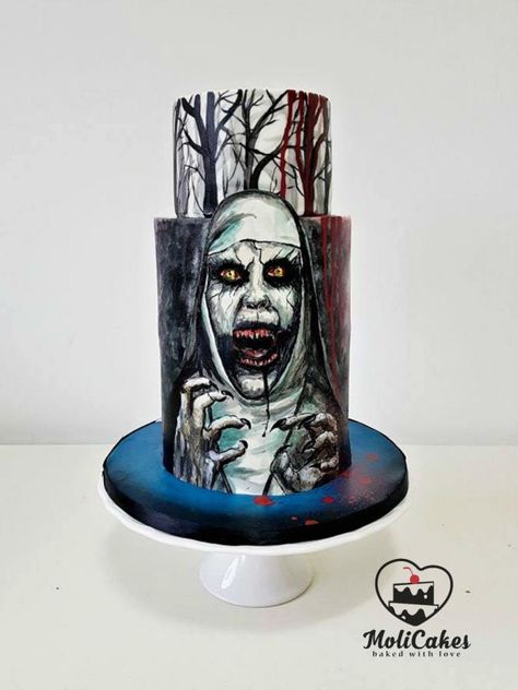 Conjuring cake by MOLI Cakes Creepy Birthday Cake, Horror Cakes Birthdays, Horror Movie Cakes, Dark Cakes, Horror Cakes, Scary Desserts, Creepy Cakes, Gothic Birthday Cakes, Scary Halloween Cakes