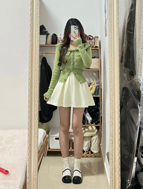 Green Cute Outfits Korean, Korean Outfits Green, Green Outfit Korean, Outfit For New Year, Cute Outfits Korean, Ootd Korean Style, Ootd Korean, Kpop Life, Green Outfits