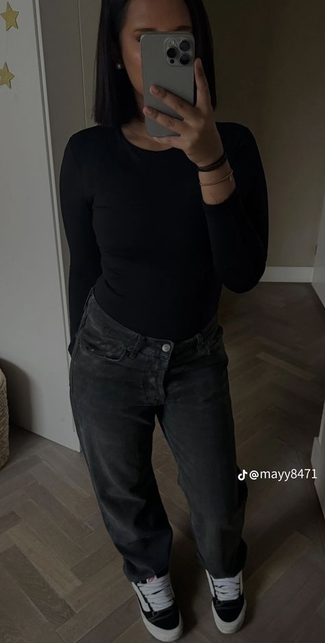 Black Pullover Outfit, Ootd Vans, Black Trousers Outfit, Mode Ulzzang, Pullovers Outfit, Vans Outfit, Mode Zara, Fasion Outfits, Zara Fashion