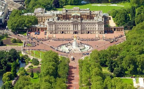 Buckingham Palace London, English Castles, Royal Residence, Isabel Ii, British Monarchy, Aerial Photo, Stately Home, Royal Palace, Buckingham Palace