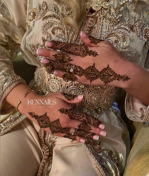 Henna Eid, Ideas For Ramadan, Moroccan Henna, Henna Style Tattoos, Henna Inspired Tattoos, Henna Nails, Henna Inspo, Eid Henna, Henna Tattoo Hand