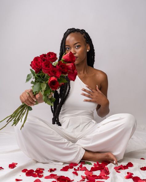 White one shoulder jumpsuit outfit roses birthday photography One Shoulder Jumpsuit Outfit, Jumpsuit Photoshoot Ideas, Turning 22, Roses Birthday, Rosé Birthday, High Fashion Models, Photoshoot Studio, One Shoulder Jumpsuit, Photoshoot Idea