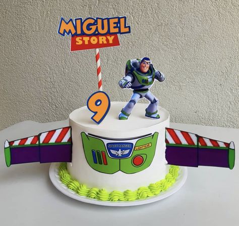 Buzz Lightyear Cake Buttercream, Easy Buzz Lightyear Cake, Simple Buzz Lightyear Cake, Buzz Light Year Birthday Cake, Buzzlight Year Cake Ideas, Buzz Birthday Cake, Pastel Buzz Lightyear, Buzz Light Year Cake, Buzz Lightyear Cake