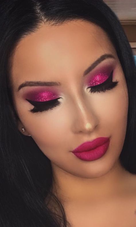 ᵛᴬᴿᵀᴬᴾ✨ Eye Makeup Guide, Christmas Eye Makeup, Drag Make-up, Prom Eye Makeup, Pink Eye Makeup, Prom Makeup Looks, Dark Eyeshadow, Barbie Makeup, Glitter Eye Makeup