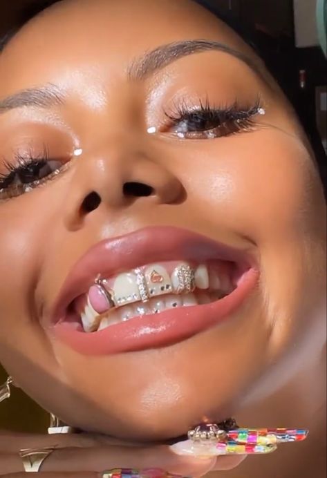 Grill For Gap Teeth, Aesthetic Grills Teeth, Grills For Gap Teeth, Grillz For Gap Teeth, Pink Grillz, Fangs Grillz Women, Grills For Women Teeth, Grillz For Females, Gap Grillz