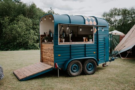 Horse Box Food Truck, Horsebox Coffee Shop, Horse Box Coffee Shop, Horse Box Bar, Cafe Trailer, Horsebox Conversion, Coffee Float, Horse Box Conversion, Horsebox Bar