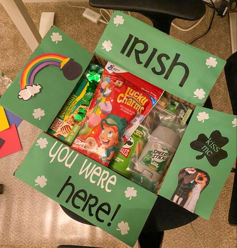 My first care package during my husband’s deployment! The theme is “Irish You Were Here” in honor of St. Patrick’s Day. Items included snacks with green packaging, Irish Spring Hygiene products, and Lucky Charms. Most items were purchased at Dollar Tree, but would definitely recommend buying items in bulk to distribute throughout the deployment. Title and inspiration for this care package came from @athomewith_grace on Instagram! St Patricks Day Basket Ideas, St Patrick’s Day Gift Basket, Fall Theme Care Package, St Patrick’s Day College Care Package, Green Care Package, Themed Boxes Care Packages, St Patrick’s Day Care Package, College Gift Boxes, Army Care Package