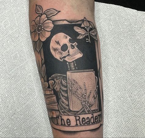 Thriller Book Tattoo, The Reader Tattoo Tarot, Skeleton With Book Tattoo, Skulls And Books Tattoos, Book And Skull Tattoo, History Themed Tattoos, Horror Book Tattoo Ideas, Skeleton Book Tattoo, Skeleton Reading Book Tattoo