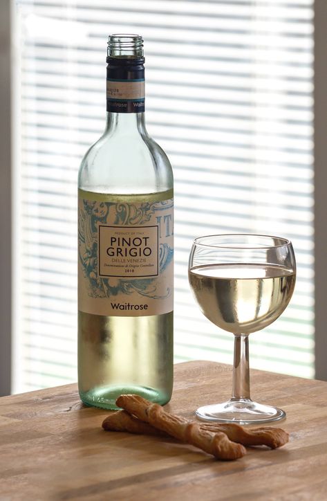 https://flic.kr/p/2i4LSLp | Pinot Grigio - Delle Venezie | Gift from Ben Hollingworth, 23-12-19 Wine Glass Pictures, Glass Of White Wine, Bokeh Background, Diet Drinks, Pinot Grigio, Breadsticks, Glass Pictures, Tito's Vodka Bottle, Wooden Table