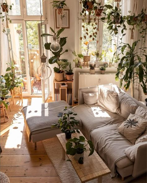 A Small Relaxed Bohemian Home Filled With Plants Apartment Aesthetic, Style Deco, Boho Living Room, Living Room Inspo, Scandinavian Home, Bedroom Aesthetic, Aesthetic Bedroom, Bohemian Home, Room Aesthetic