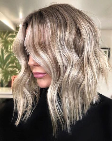 25 Mid-Length Blonde Hairstyles To Show Your Stylist Pronto Blond Hairstyles, Medium Length Blonde Hair, Mid Length Blonde, Medium Length Blonde, Lob Styling, Medium Blonde Hair, Blonde Ponytail, Blonde Hairstyles, Stil Boho