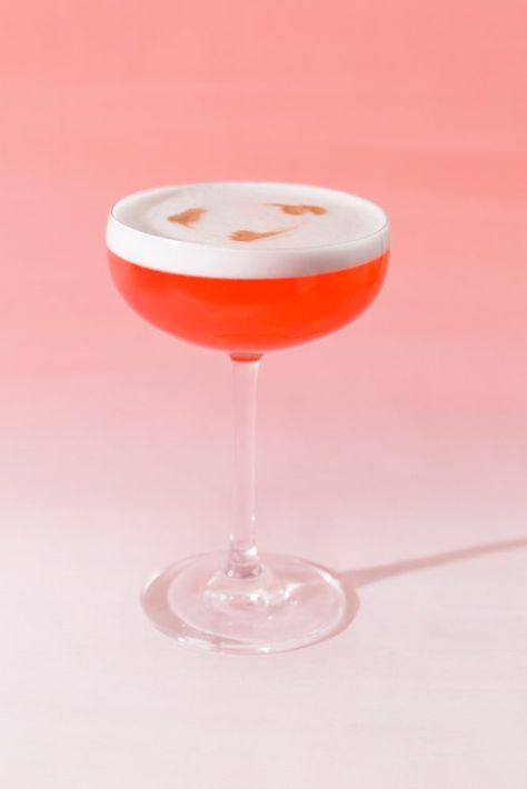 Egg White Cocktails, Egg White Cocktail, Meals For Three, Coffee Milkshake, Pernod Ricard, Banana Coffee, Tea Time Food, Gin Drinks, White Cocktails