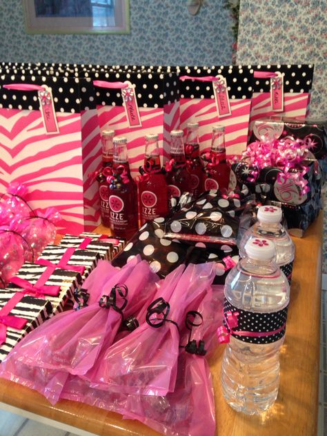 Swag Bags Sweet 16 Limo, Swag Bags Ideas Events Business, Goodie Bags For Women, Swag Bag Ideas, Limo Party, Swag Bags, Business Boutique, 17th Birthday Ideas, Events Business