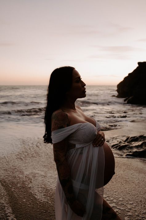 Pregananant Photoshoot Beach, Florida Maternity Shoot, Creative Beach Maternity Shoot, Maternity Photo Beach Ideas, Maternity Photoshoot On Beach, Maternity Photo Shoot Ideas At The Beach, Beach Maternity Shoot Black Women, Beach Themed Maternity Shoot, Editorial Beach Maternity Shoot