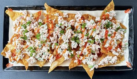 Crab Rangoon Nachos, Wonton Nachos, Crab Wontons, Sweet Red Chili Sauce, Fried Wonton, Wonton Chips, Kewpie Mayo, Spicy Crab, Blackstone Recipes