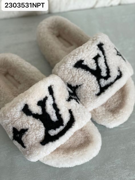 Lv Fluffy Slippers, Louis Vuitton Fluffy Slippers, Louis Vuitton Fur Slides, Luxury Slides Women, Louis Vuitton Sandals Outfit, Lv Slides, Louis Vuitton Slides, Louis Vuitton Slippers, Quilted Slippers