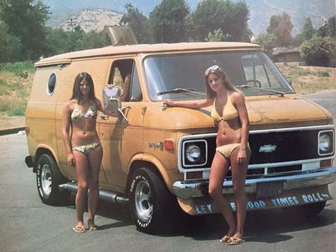 Vintage Pin Ups, Chevrolet Van, Vans Girl, Old School Vans, Chevy Van, Hippie Van, People Poses, Classic Vans, Cool Vans