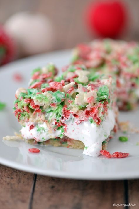 Christmas Rice Krispie Bars Christmas Rice, Ooey Gooey Bars, Rice Krispie Bars, Gooey Bars, Gunny Sack, Cereal Treats, Marshmallow Cream, Christmas Food Gifts, Holiday Goodies