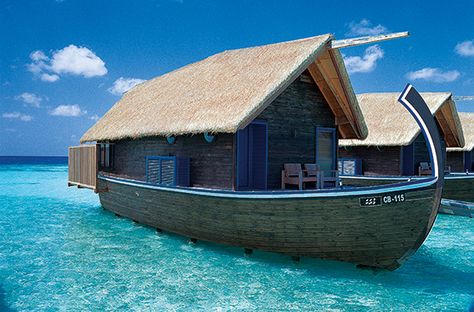 The luxurious bungalows at COMO Resort on the private Cocoa Island (known locally as Makunufushi) in South Male Atoll, Maldives. These overwater-bungalow suites are built in the style of traditional Dhoni, the wooden boats used by local fishermen. #travel #unique #hotel Water Bungalow, Ocean Style, Cocos Island, Maldives Resort, Overwater Bungalows, Maldives Island, Unusual Homes, Romantic Honeymoon, Parasailing