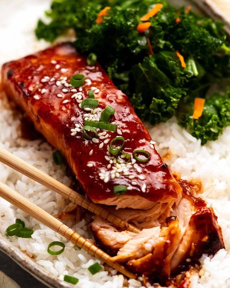 Asian Glazed Salmon Easy Asian Salmon, Air Fryer Recipes Asian, Asian Glazed Salmon, Bite Size Pies, Asian Salmon Recipes, Aussie Recipes, Homemade Sweet Chili Sauce, Tin Eats, Asian Salmon