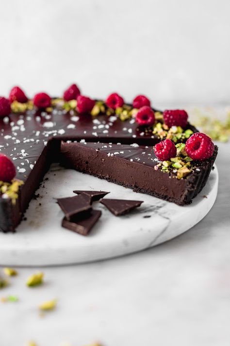 ganache tart Ganache Tart, Chocolate Ganache Tart, Dark Chocolate Ganache, Chocolate Ganache, Cake Recipe, Dark Chocolate, Chocolate Cake, Tart, Cake Recipes