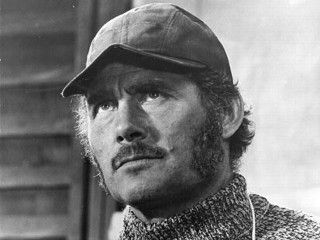 Robert Shaw   1927 - 1978 He died shortly after making the movie Jaws.Here he plays Quint, the rugged salty sailor with a contempt and respect for sharks. Quint Jaws, Jaws 1975, Robert Shaw, Jaws Movie, Portrait Reference, Pet Sematary, People Of Interest, Interesting People, Stone Cold