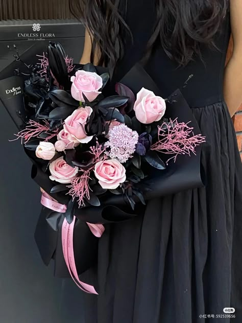 Endless Flora, Black And Pink Flowers, Black Bouquet, Flower Boquet, Luxury Flower Bouquets, Fancy Flowers, Flower Bouquet Diy, Unique Bouquet, Boquette Flowers