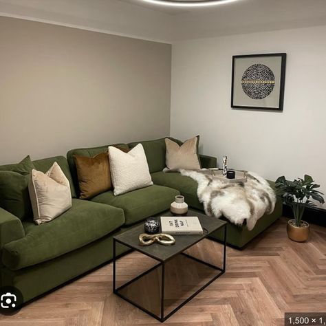 Green Sofa Decor, Green Furniture Living Room, Green Corner Sofas, Olive Living Rooms, Green Couch Living Room, Velvet Sofa Living Room, Green Sofa Living Room, Olive Sofa, Cream Living Rooms