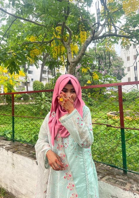 Girls Eid Picks, Style Tutorial, Outfit 2023, Eid Outfit, Hijab Style Tutorial, Beautiful Night Images, Well Well, Night Images, Beautiful Night