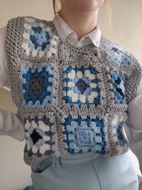 Ravelry: The To Be Squared Vest by Karlijn Glaudemans Cardigan Tutorial, Simple Cardigan, Learn Crochet, Crochet Cardigans, Gilet Crochet, Crochet Vest Pattern, Pola Sulam, Haken Baby, Crochet Fashion Patterns