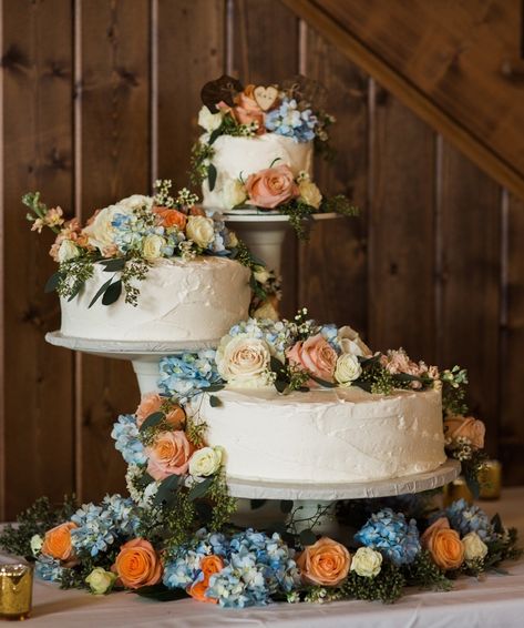 We love how Meghan Markle and Prince Harry's #royalwedding cake was displayed in separate tiers, like this beautiful creation by Country Confections. Photo by @3catsphoto | #wineandcountryweddings #weddingcake Separate Wedding Cakes, Multiple Wedding Cakes, Peach Wedding Colors, Wedding Foods, Cheesecake Wedding Cake, Cake Display Table, Wedding Cheesecake, Blue Wedding Centerpieces, Wedding Cake Display