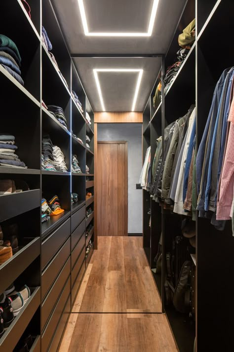 Small Master Closet, Black Closet, Room Redesign, Master Closet, Main Bedroom, Dream House Decor, Walk In Closet, Contemporary Style, New Homes