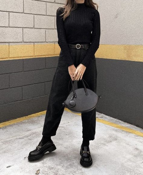 Outfit With Loafers Women, Loafers Shoes Outfit, Mocassin Outfit, Loafer Outfits Women, Loafers Women Outfit, Loafers Street Style, Black Loafers Outfit, Loafers For Women Outfit, Loafer Outfits